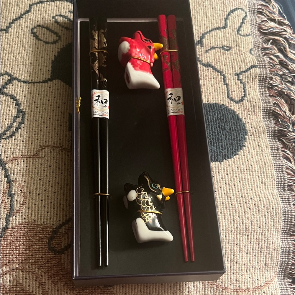 #1012+Red and Black Chopstick Set with 2 Set of black & red Dragons - Picture 1 of 13